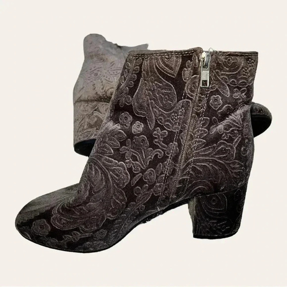 Women’s ZIGISOHO EMBOSSED VELVET NYGIA ANKLE BOOTS SIZE 6.5 GRAY IN COLOR - Picture 9 of 10
